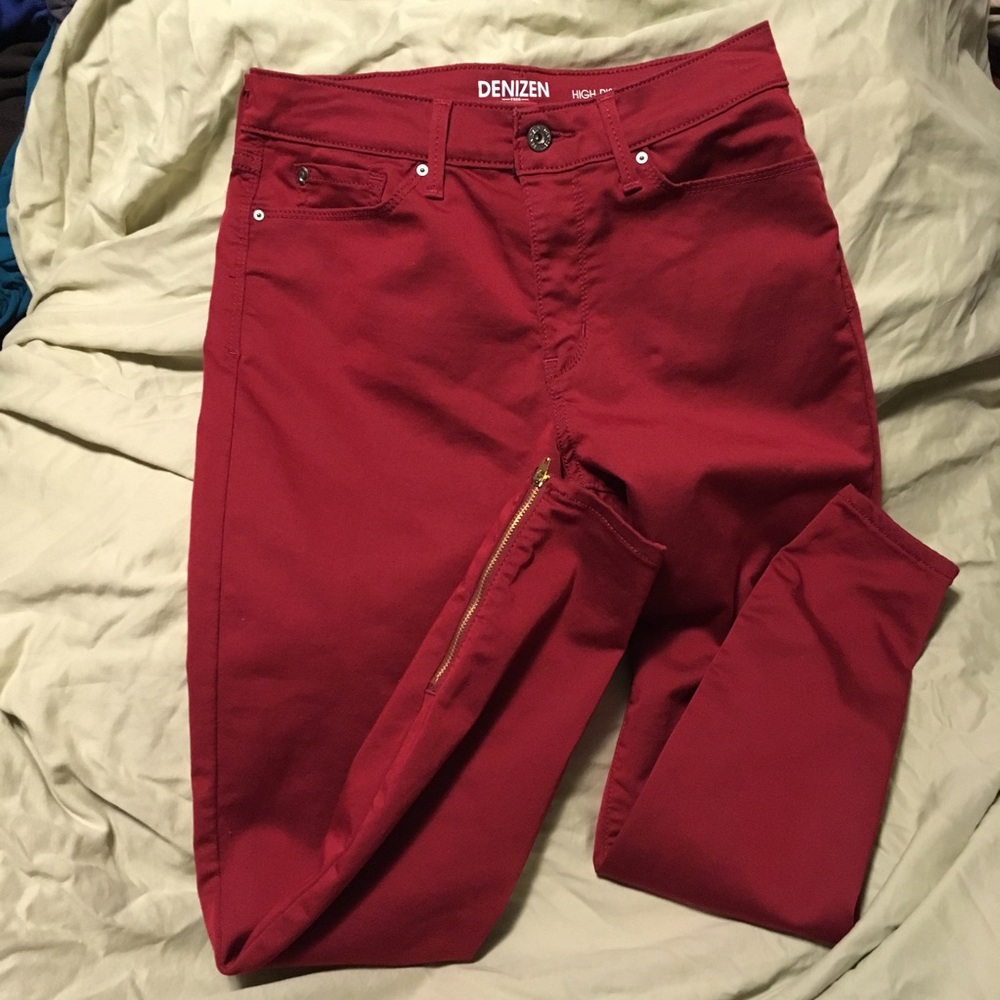 Levi's Denizen red skinny jeans